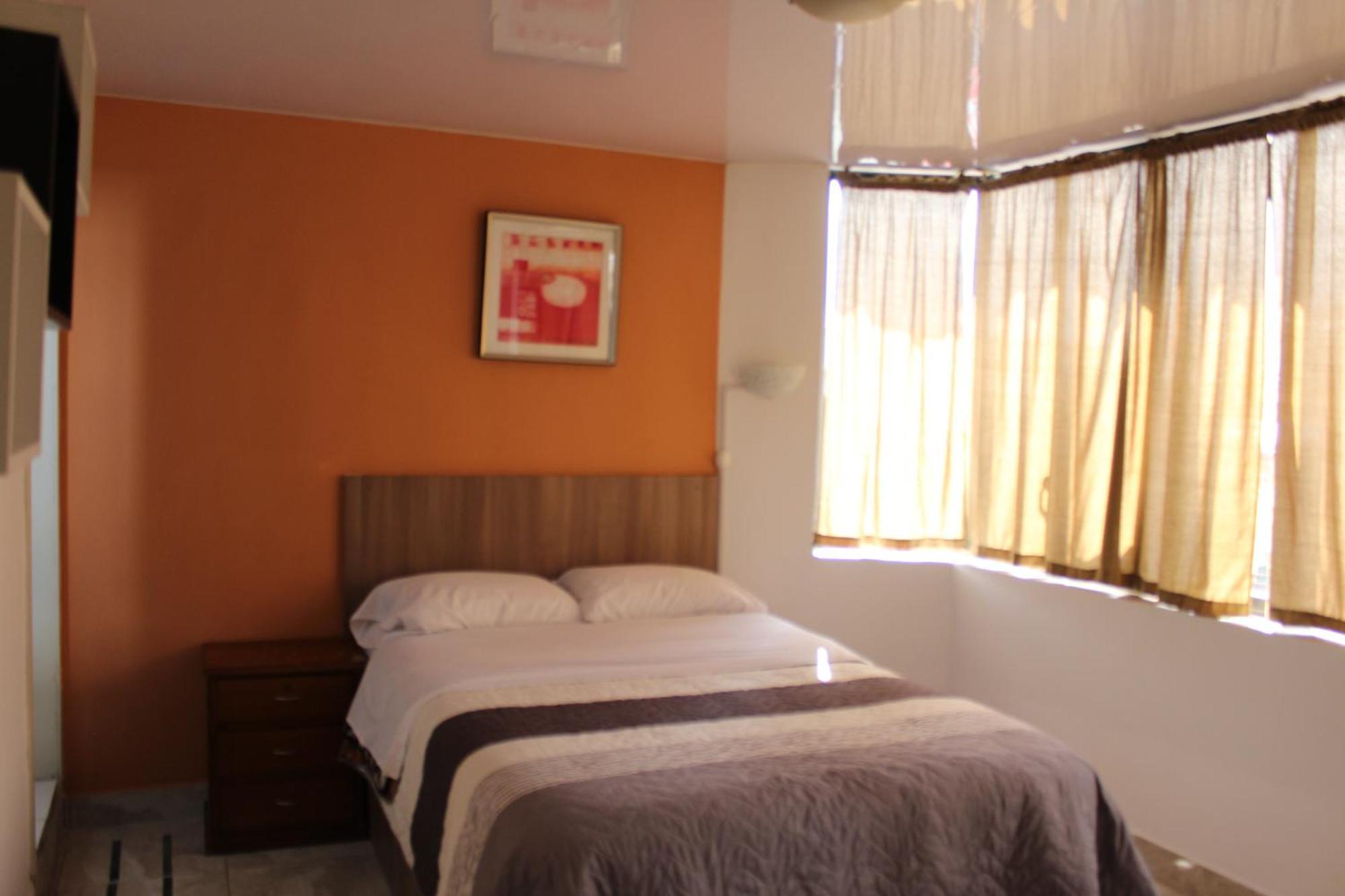 Julius Hostal, Desde Las 14 Horas Hasta 12 Del Mediodia Quito Exterior foto